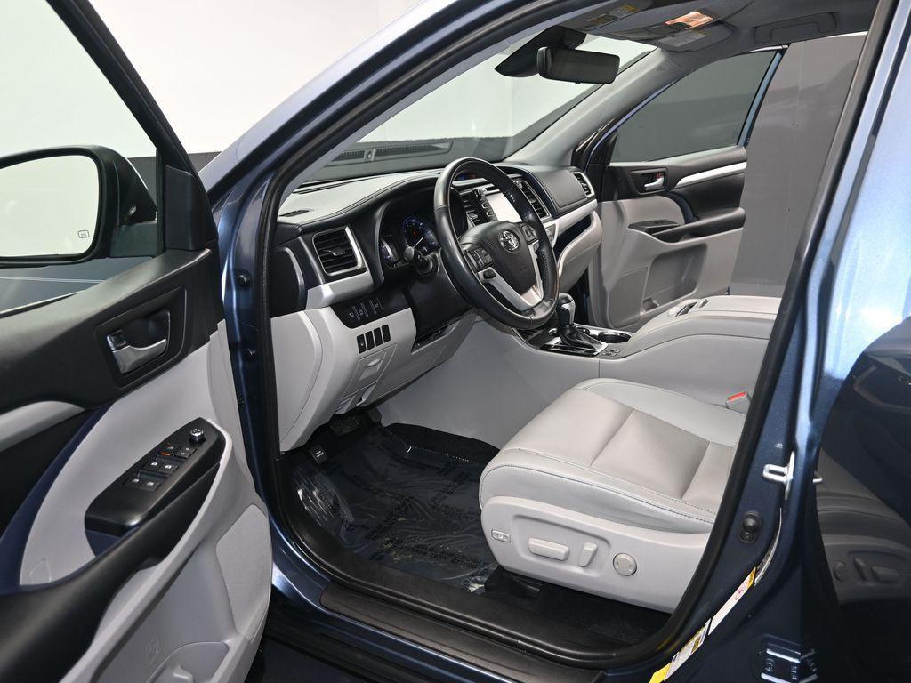 used 2019 Toyota Highlander car, priced at $32,980