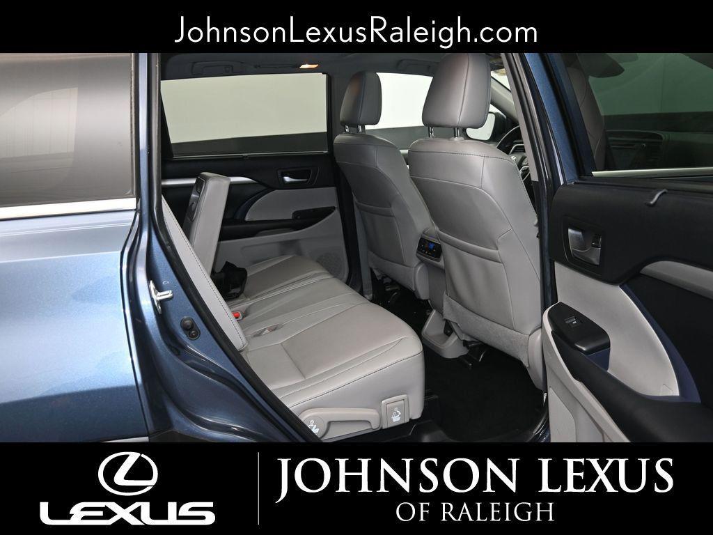 used 2019 Toyota Highlander car, priced at $32,980