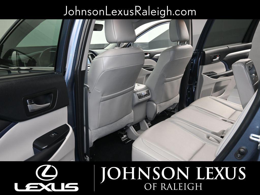 used 2019 Toyota Highlander car, priced at $32,980
