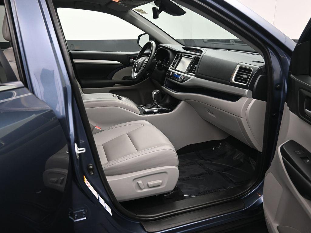 used 2019 Toyota Highlander car, priced at $32,980