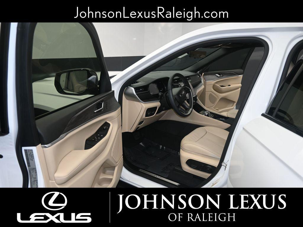 used 2024 Jeep Grand Cherokee car, priced at $37,980