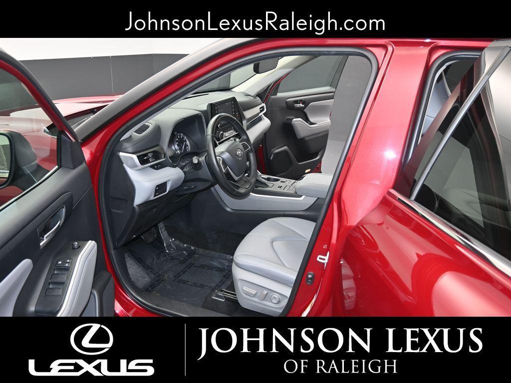 used 2022 Toyota Highlander car, priced at $27,958