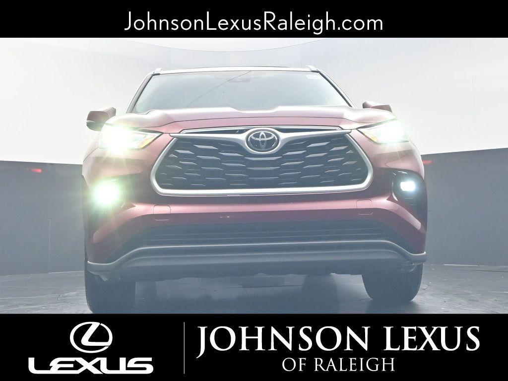 used 2022 Toyota Highlander car, priced at $27,958