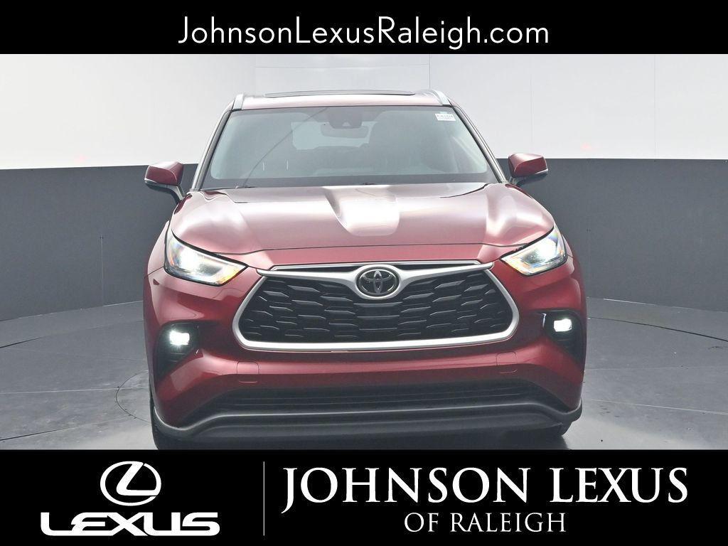 used 2022 Toyota Highlander car, priced at $27,958