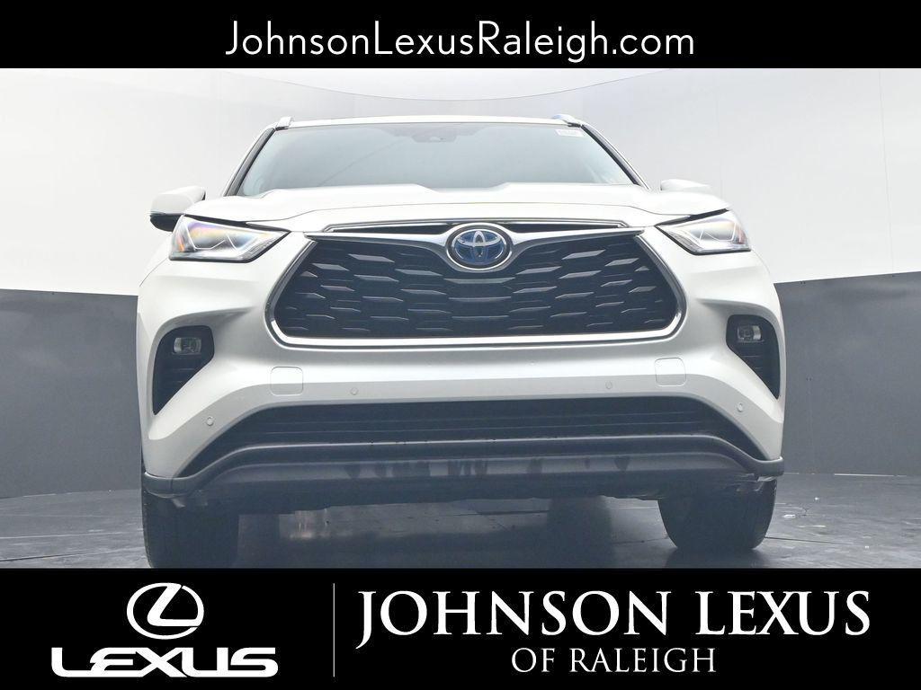 used 2020 Toyota Highlander Hybrid car, priced at $31,968