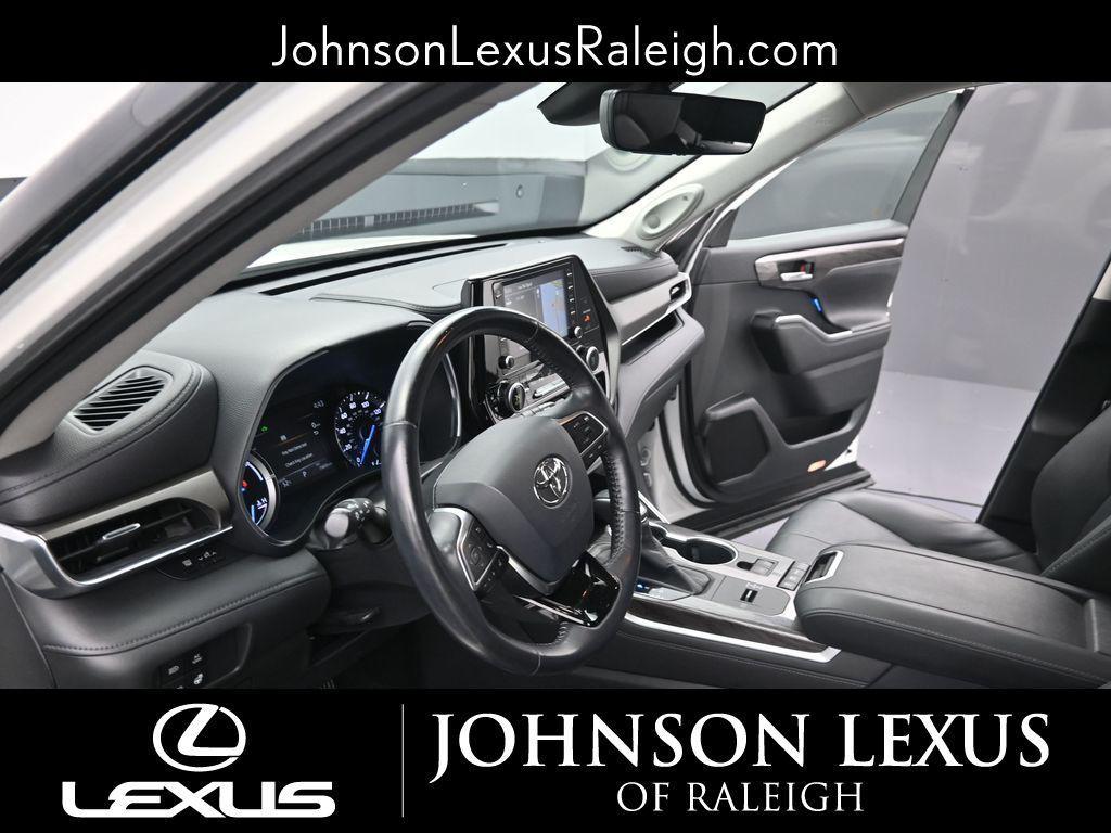 used 2020 Toyota Highlander Hybrid car, priced at $31,968
