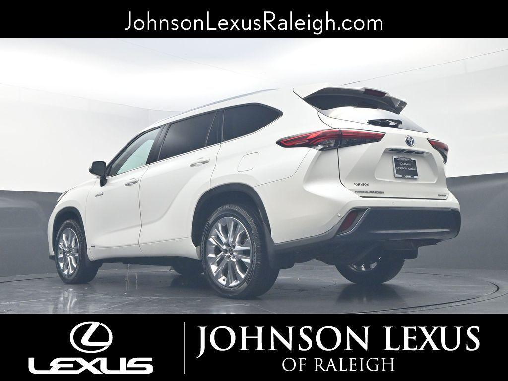 used 2020 Toyota Highlander Hybrid car, priced at $31,968