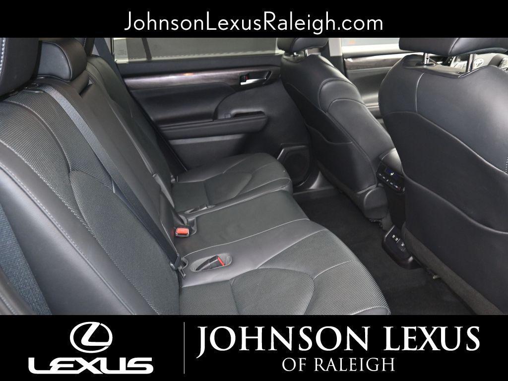 used 2020 Toyota Highlander Hybrid car, priced at $31,968