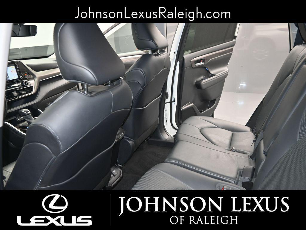 used 2020 Toyota Highlander Hybrid car, priced at $31,968