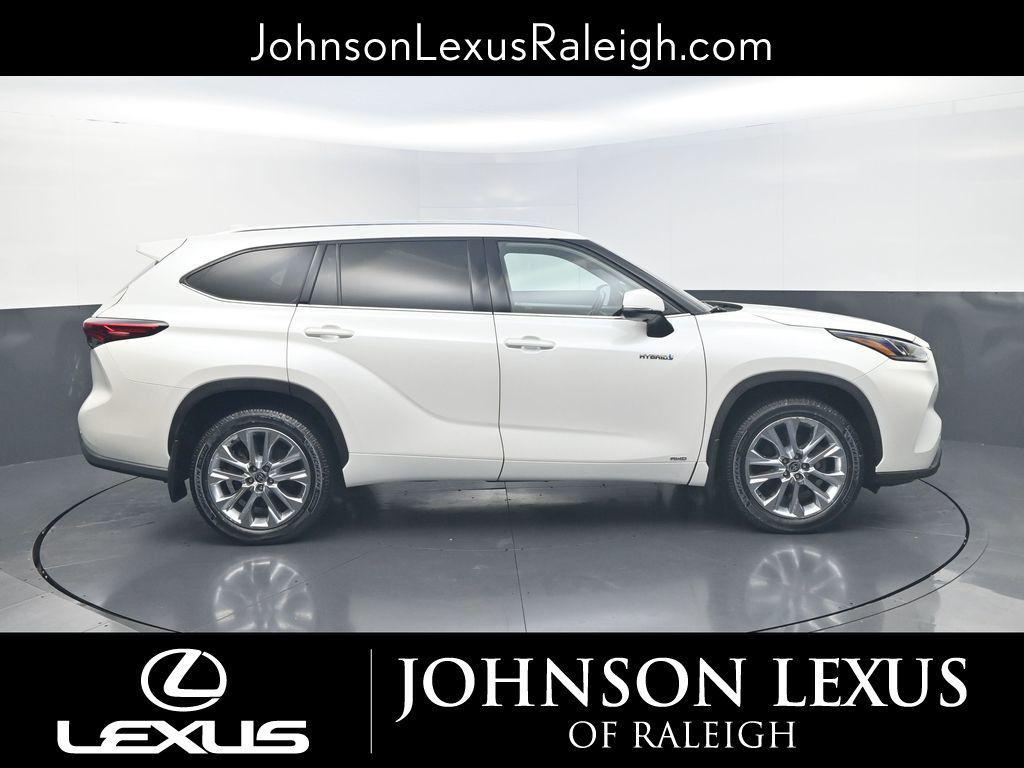 used 2020 Toyota Highlander Hybrid car, priced at $31,968