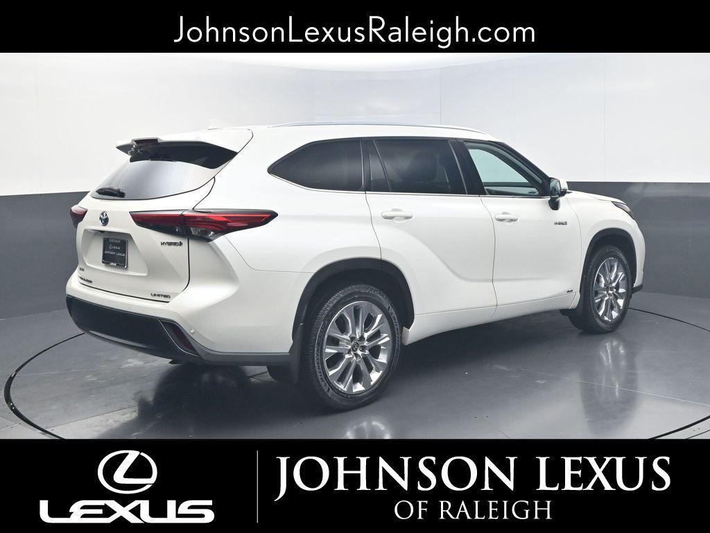 used 2020 Toyota Highlander Hybrid car, priced at $31,968