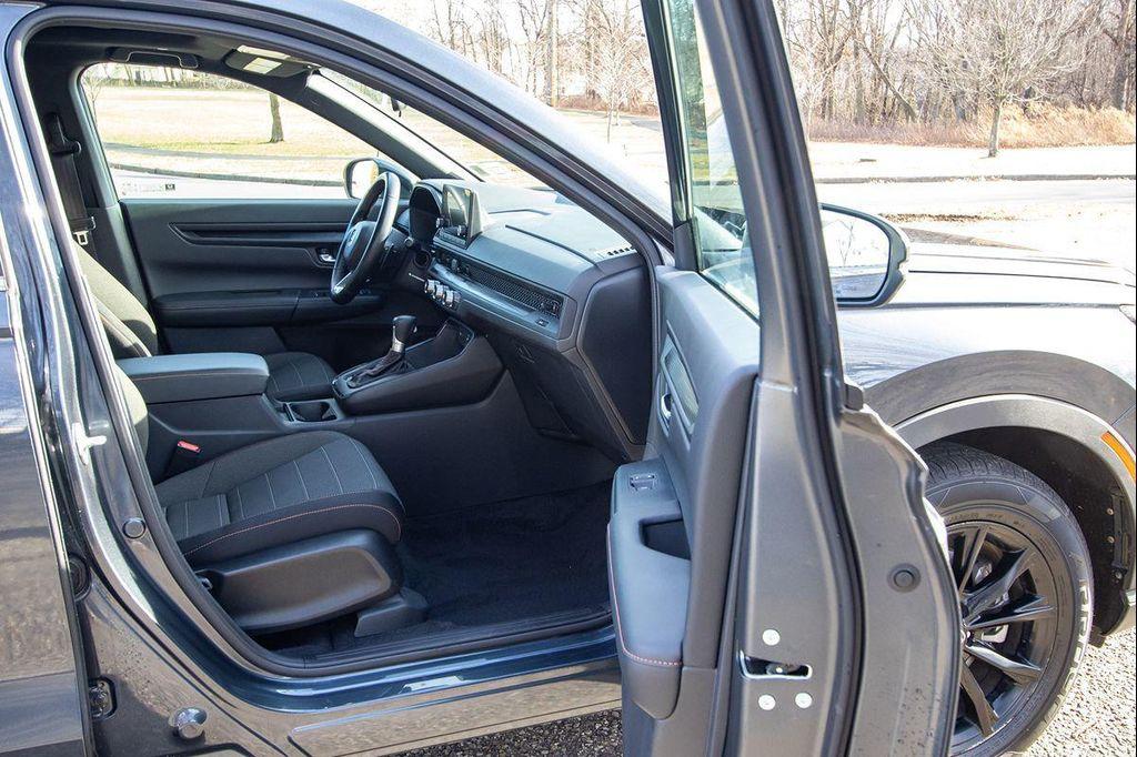 used 2025 Honda CR-V Hybrid car, priced at $27,900