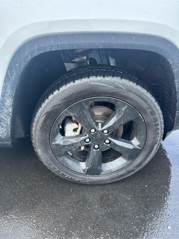 used 2023 Jeep Grand Cherokee car, priced at $32,998