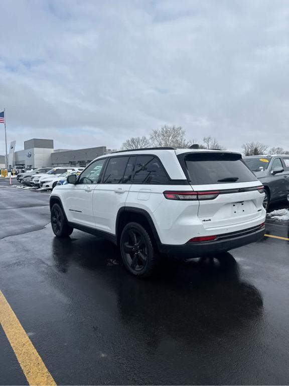 used 2023 Jeep Grand Cherokee car, priced at $32,998