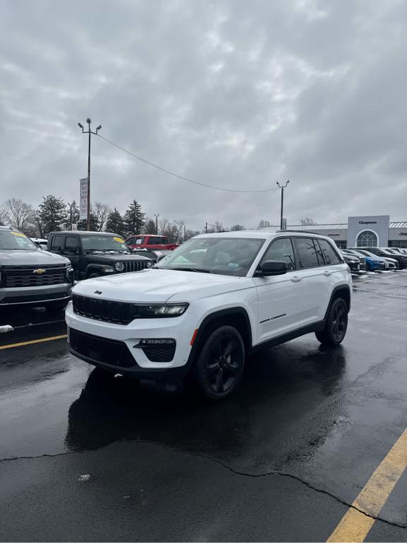 used 2023 Jeep Grand Cherokee car, priced at $32,998