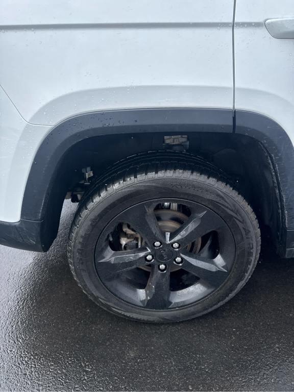 used 2023 Jeep Grand Cherokee car, priced at $32,998