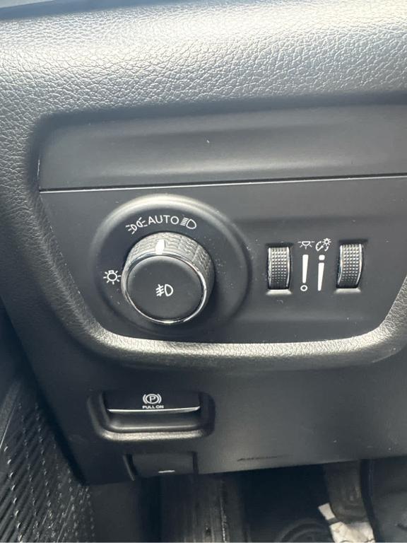 used 2023 Jeep Grand Cherokee car, priced at $32,998