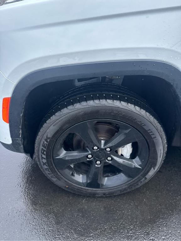 used 2023 Jeep Grand Cherokee car, priced at $32,998