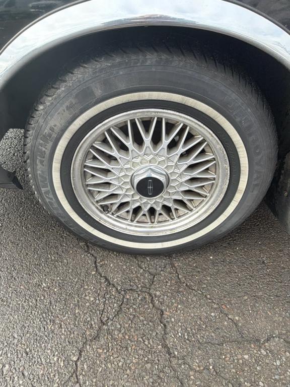 used 1991 Lincoln Town Car car, priced at $9,998