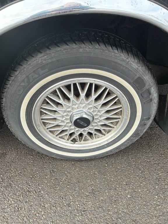 used 1991 Lincoln Town Car car, priced at $9,998