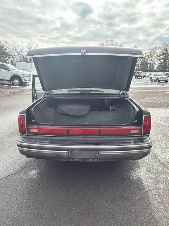 used 1991 Lincoln Town Car car, priced at $9,998