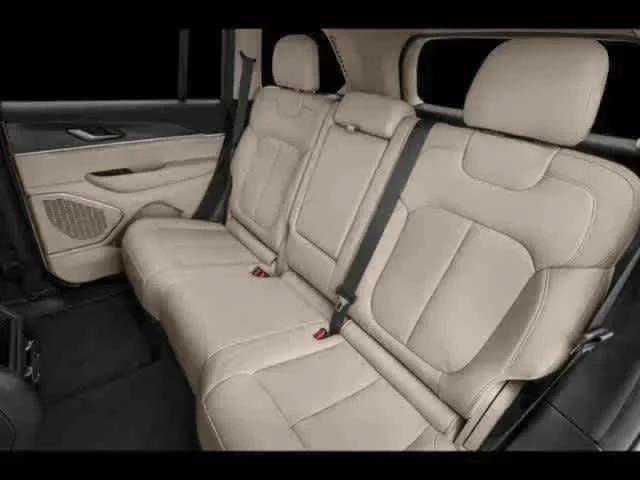new 2025 Jeep Grand Cherokee car, priced at $41,998