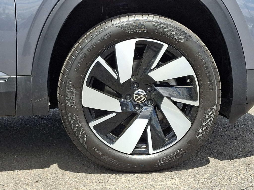 used 2025 Volkswagen Atlas Cross Sport car, priced at $34,449