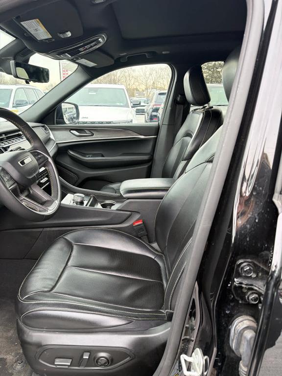 used 2024 Jeep Grand Cherokee L car, priced at $33,998