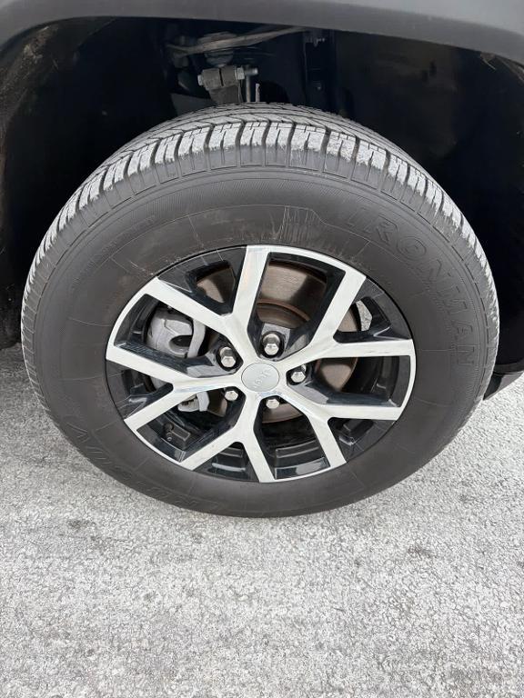 used 2024 Jeep Grand Cherokee L car, priced at $33,998