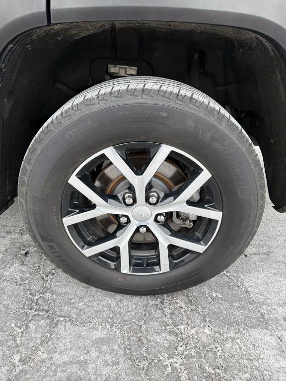 used 2024 Jeep Grand Cherokee L car, priced at $33,998