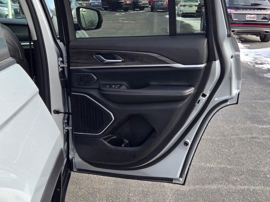 used 2024 Jeep Grand Cherokee car, priced at $38,990