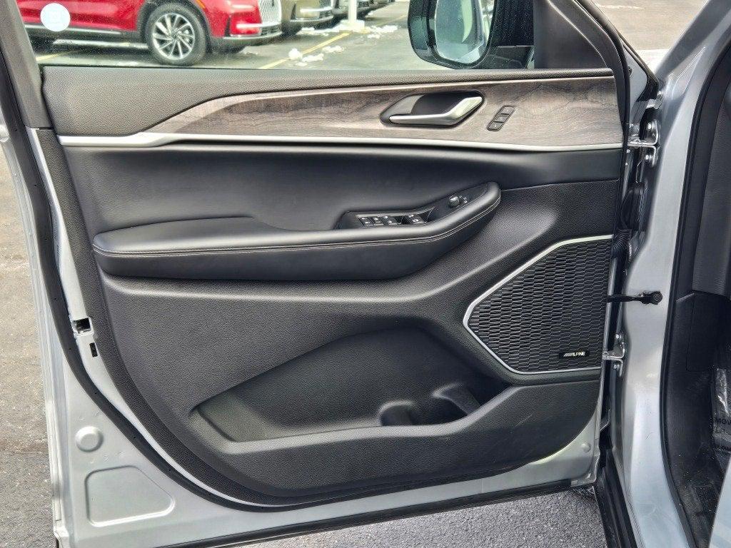 used 2024 Jeep Grand Cherokee car, priced at $38,990