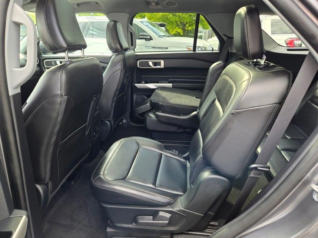 2022 Carbonized Gray Metallic Ford Explorer