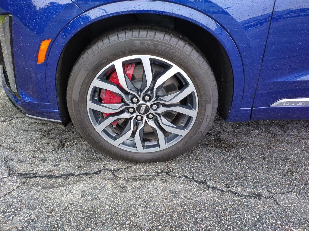 used 2025 Cadillac XT6 car, priced at $51,724