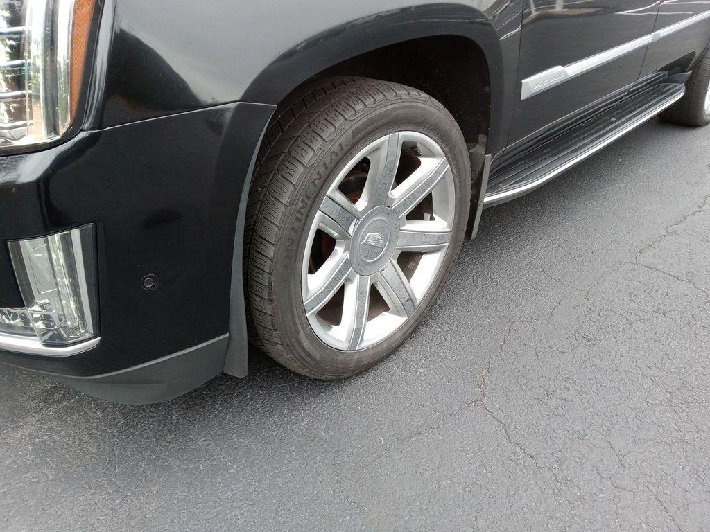 used 2019 Cadillac Escalade ESV car, priced at $31,867