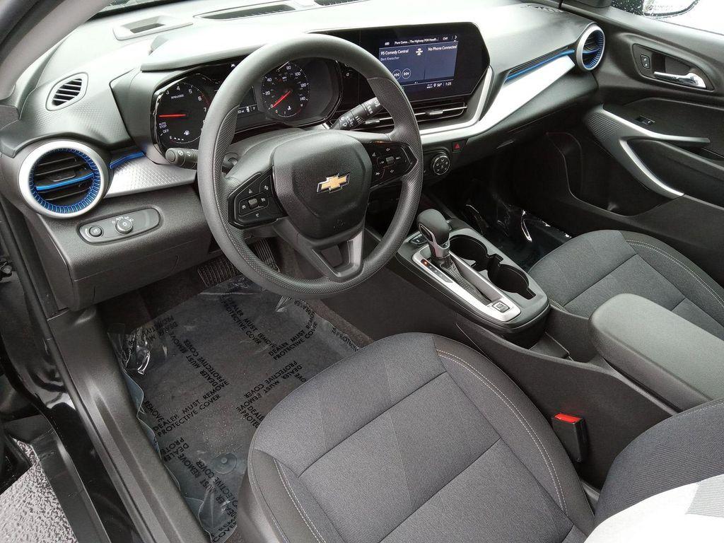 used 2025 Chevrolet Trax car, priced at $22,633