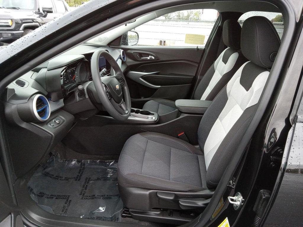 used 2025 Chevrolet Trax car, priced at $22,633