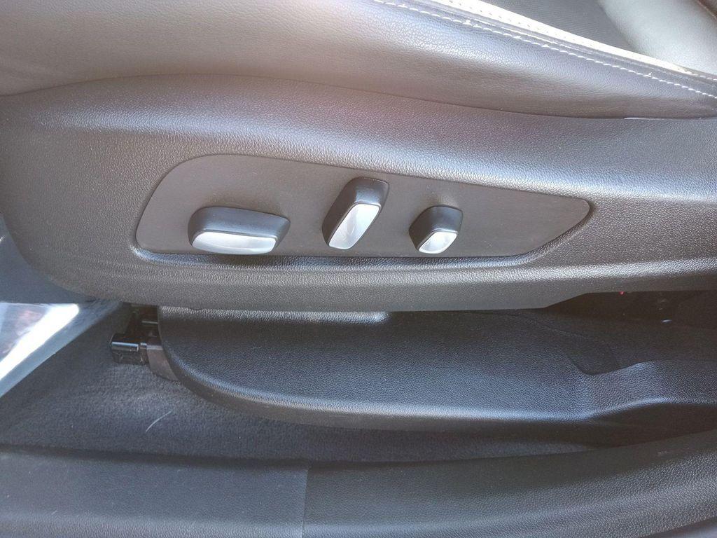 used 2023 Cadillac XT6 car, priced at $34,994