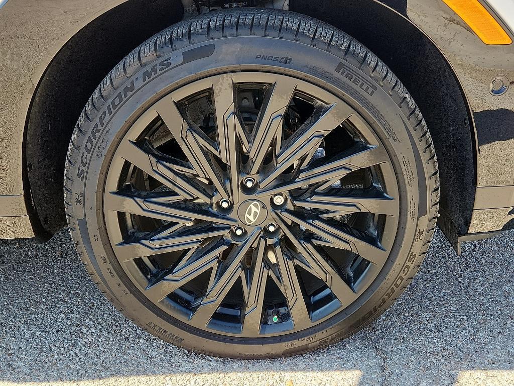 used 2025 Hyundai Santa Fe car, priced at $39,995