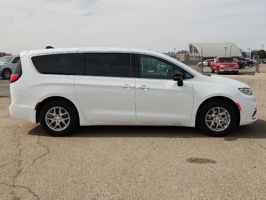 new 2026 Chrysler Pacifica car, priced at $44,179