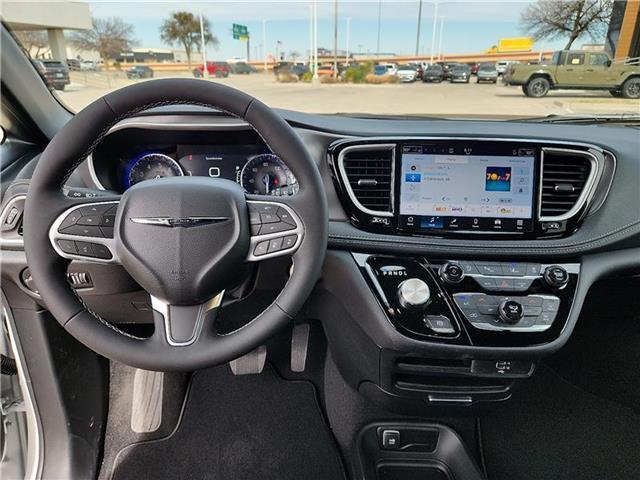 new 2026 Chrysler Pacifica car, priced at $43,918