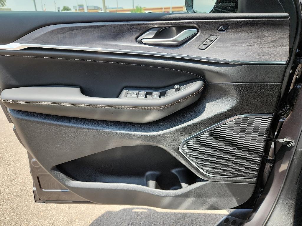 new 2025 Jeep Grand Cherokee L car, priced at $58,850