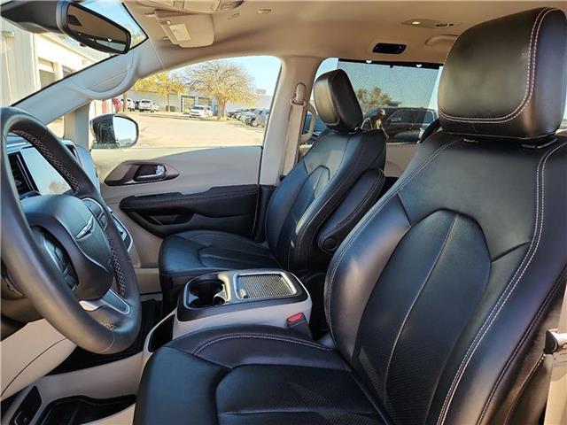 used 2024 Chrysler Pacifica car, priced at $29,995