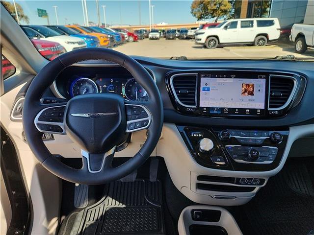 used 2024 Chrysler Pacifica car, priced at $29,995