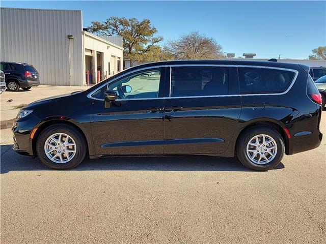 used 2024 Chrysler Pacifica car, priced at $29,995