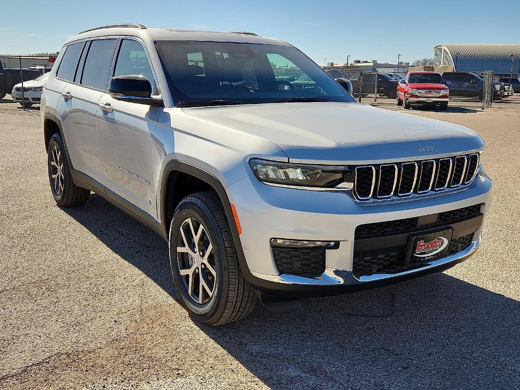 new 2025 Jeep Grand Cherokee L car, priced at $51,900