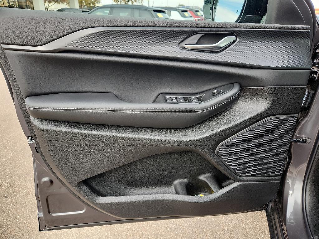 new 2025 Jeep Grand Cherokee L car, priced at $42,734