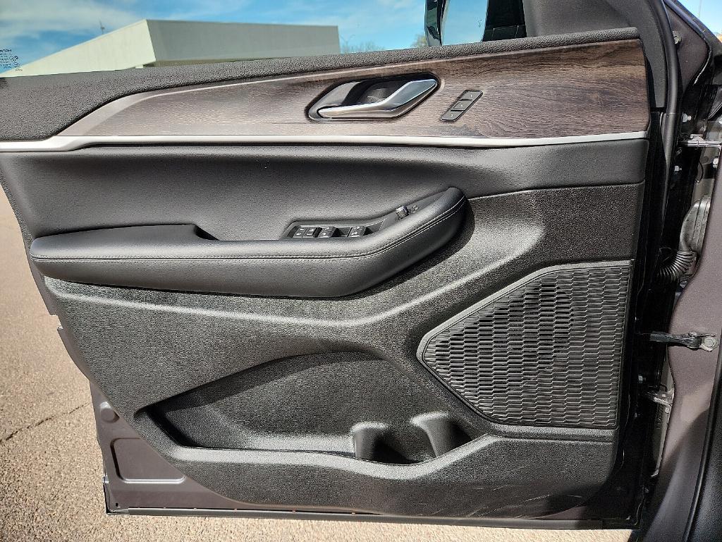 new 2025 Jeep Grand Cherokee L car, priced at $49,900