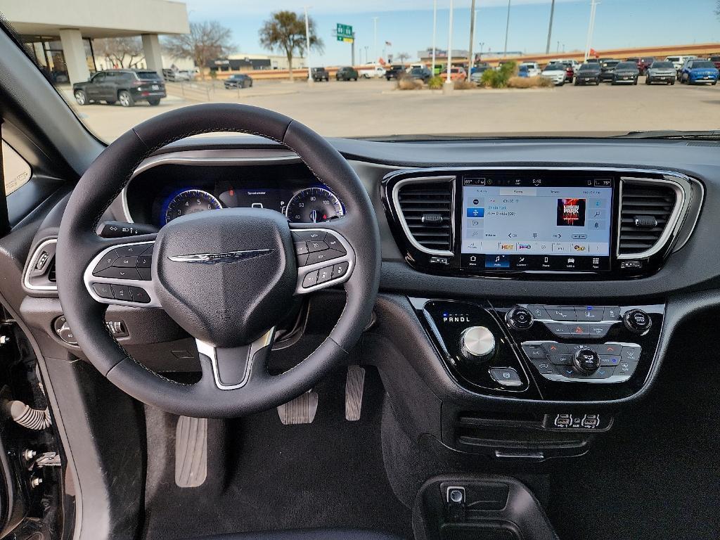 used 2025 Chrysler Pacifica car, priced at $31,995