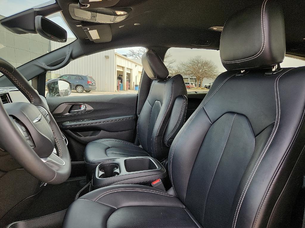 used 2025 Chrysler Pacifica car, priced at $31,995